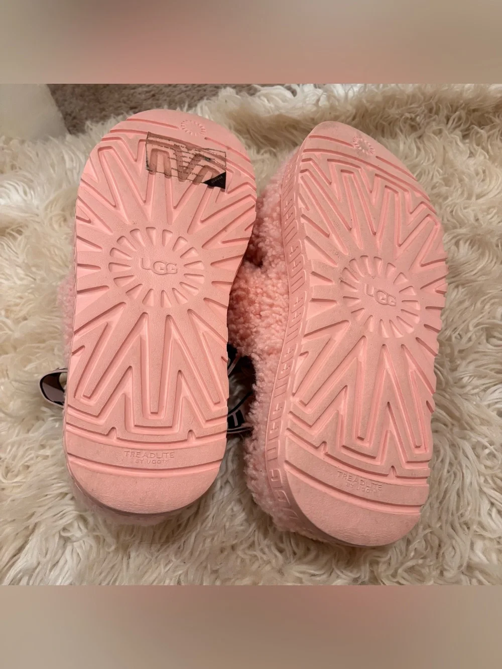 UGG Oh Fluffita Women's Size 9 Platform Sandals Fluffy Pink Faux Fur
